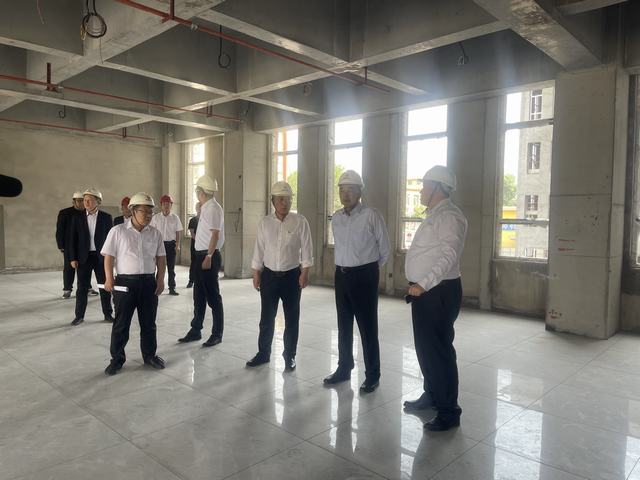 陜西陜煤韓城礦業(yè)有限公司黨委書記、董事長張維新蒞臨陜煤建設(shè)韓城分公司下峪口煤礦調(diào)度指揮綜合辦公樓工程檢查指導(dǎo)工作