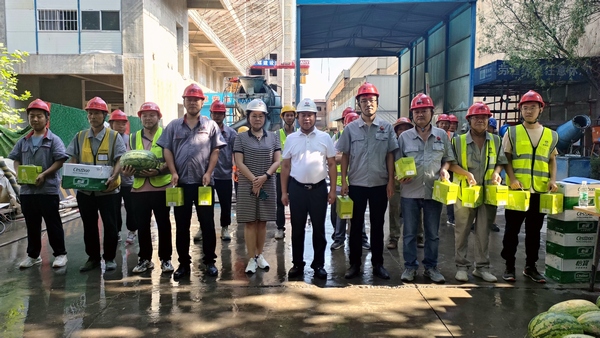 陜煤建設銅煤公司開展“夏送清涼”關愛活動