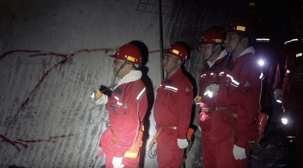 韓城礦業總經理吳杰蒞臨陜煤建設礦建二公司王峰項目部檢查指導工作