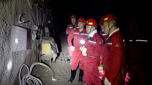 國家礦山安全監察局陜西局監察執法四處處長何加省蒞臨陜煤建設礦建二公司第二項目部檢查指導工作