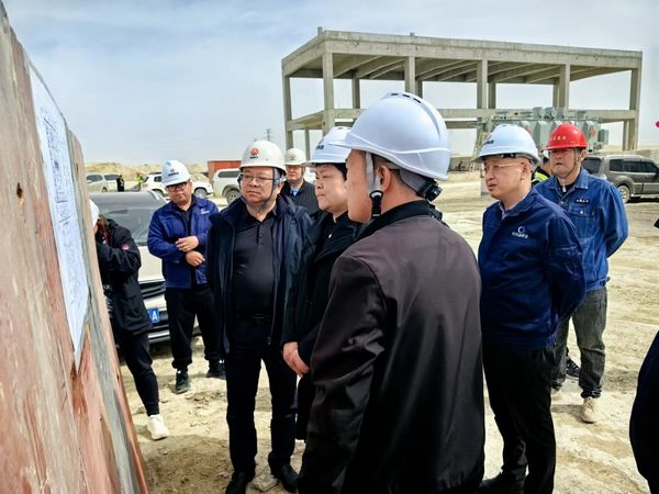 陜煤集團(tuán)總會計師楊璇蒞臨青海西臺一體化應(yīng)用示范項目檢查指導(dǎo)工作