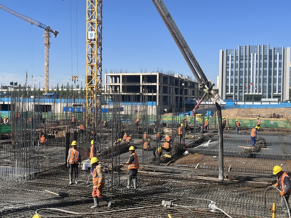 “五一勞動節”銅煤人用奮斗書寫畫卷