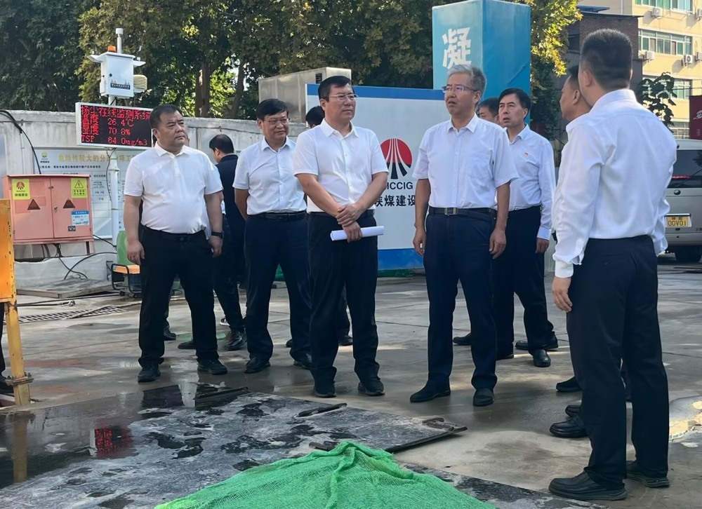 渭南市委副書記、市長(zhǎng)陳曉勇一行蒞臨陜煤建設(shè)渭南分公司承建的梅園新村項(xiàng)目督導(dǎo)檢查工作