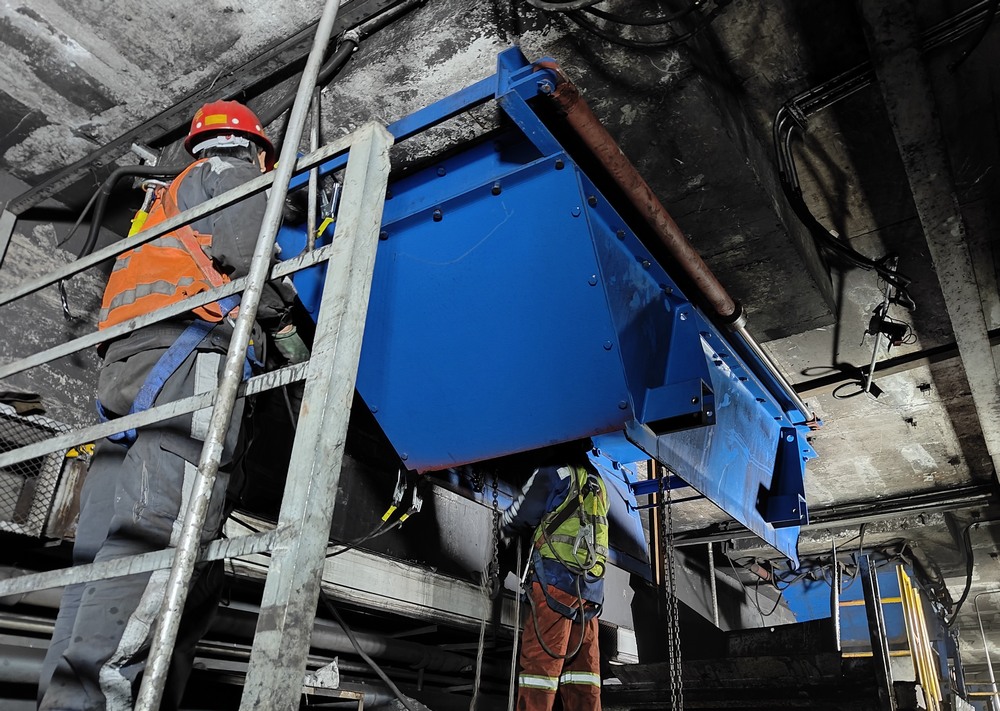陜煤建設洗選煤運營分公司第二項目部：落煤塔暗道給煤機更換工程順利竣工，助力煤礦高效生產