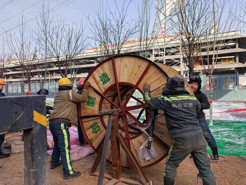 陜煤建設(shè)機(jī)電安裝公司涼水井項(xiàng)目部提前3天順利完成高壓電纜敷設(shè)任務(wù)