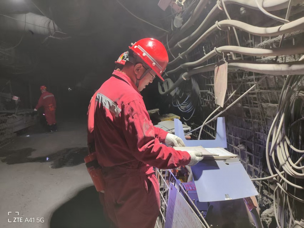 陜煤建設礦建二公司：群監(jiān)崗“零點行動”筑牢安全防線