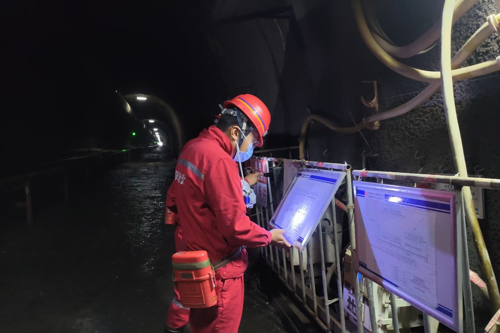 陜煤建設(shè)礦建二公司王峰項目雙巷道施工實現(xiàn)質(zhì)量進(jìn)度雙突破