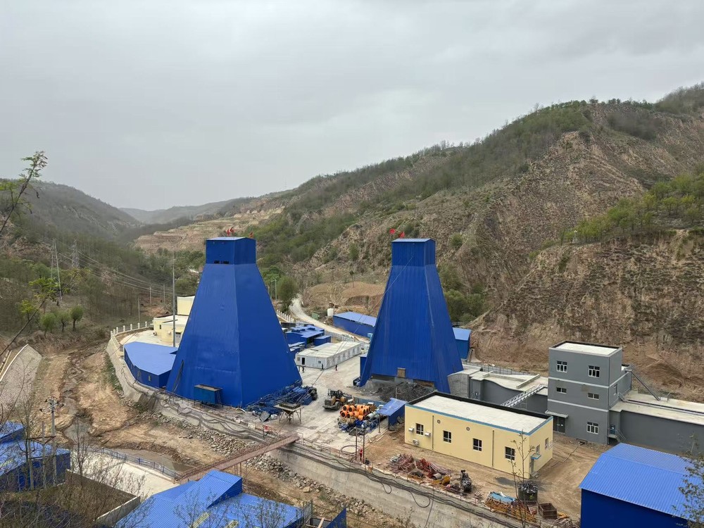 陜煤建設礦建三公司承建的華龍項目一期立井工程順利完工