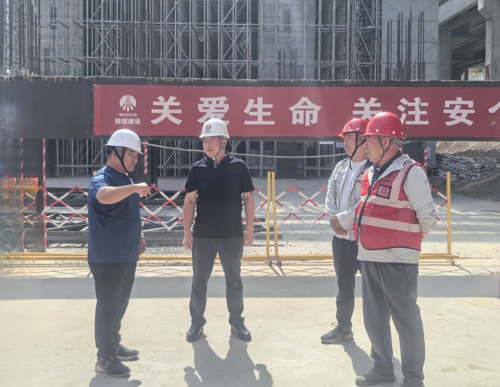 趙敬凱深入黃陵電廠主廠房項目檢查指導