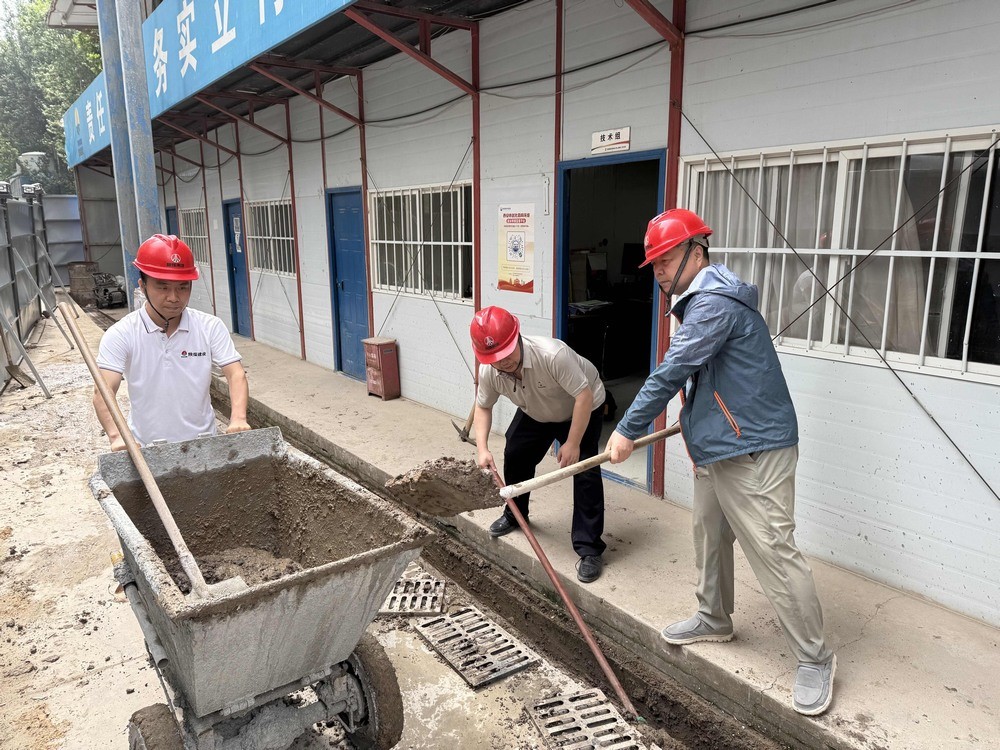 陜煤建設(shè)韓城分公司土建二項目部：黨團(tuán)攜手，筑牢雨季安全防線