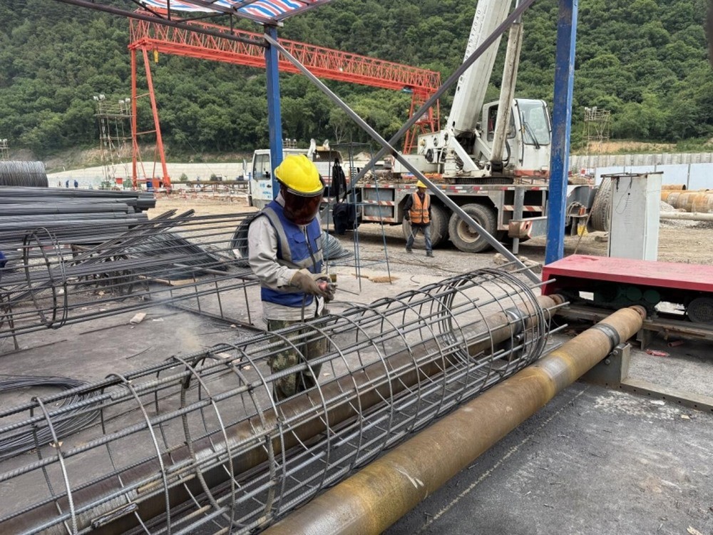 陜煤建設(shè)銅煤公司：黃陵店頭電廠二期建設(shè)者迎“烤”驗(yàn)，千根樁基提前拔地而起