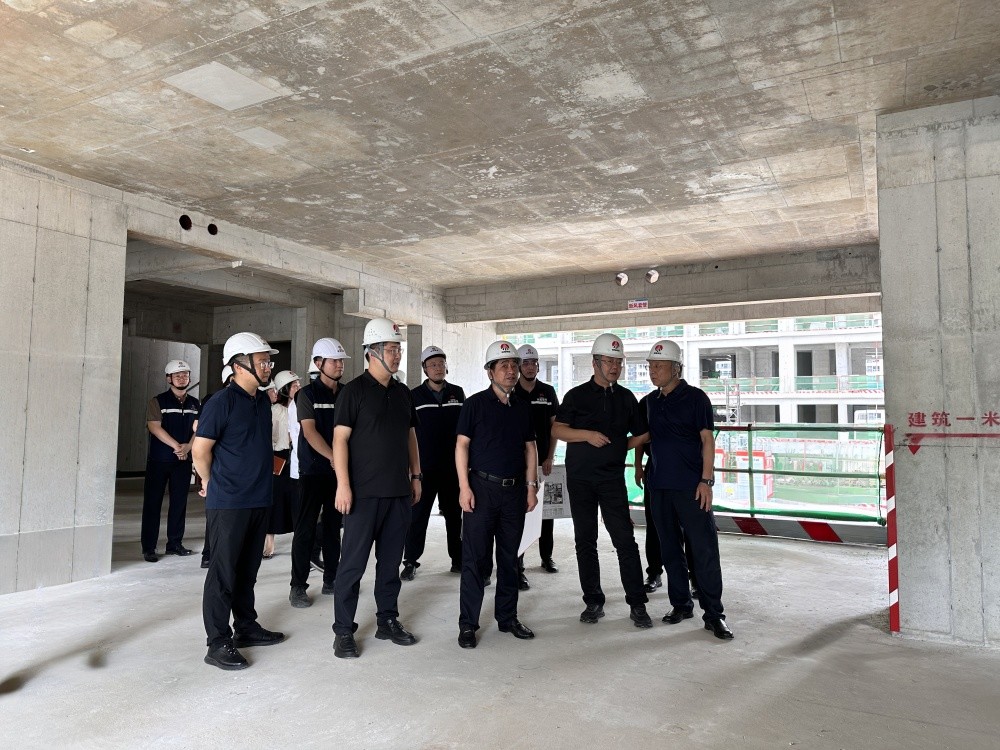 陜煤實(shí)業(yè)集團(tuán)黨委書(shū)記、董事長(zhǎng)、總經(jīng)理胡守平深入天工公司基層項(xiàng)目檢查指導(dǎo)