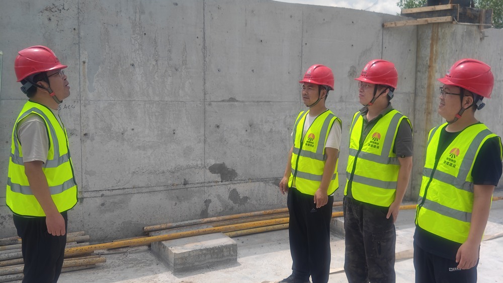 聞“汛”而動(dòng) 以練筑防：陜煤建設(shè)路橋分公司彬長項(xiàng)目部防汛實(shí)戰(zhàn)演練顯真功