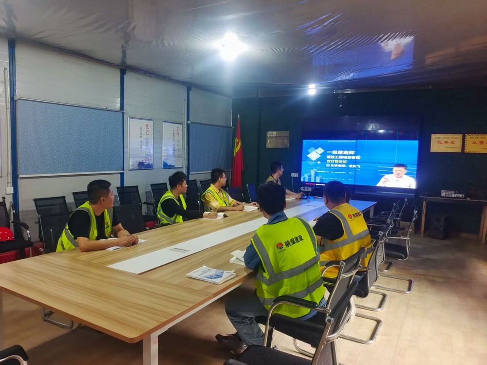 燈光映初心！陜煤建設(shè)銅煤公司基層職工備戰(zhàn)一建熱潮涌