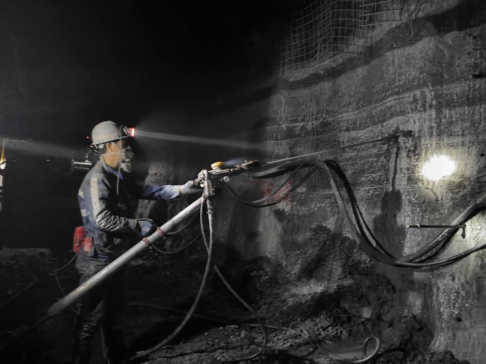 陜煤建設集團礦建三公司華龍項目部連續兩個月超額完成施工任務