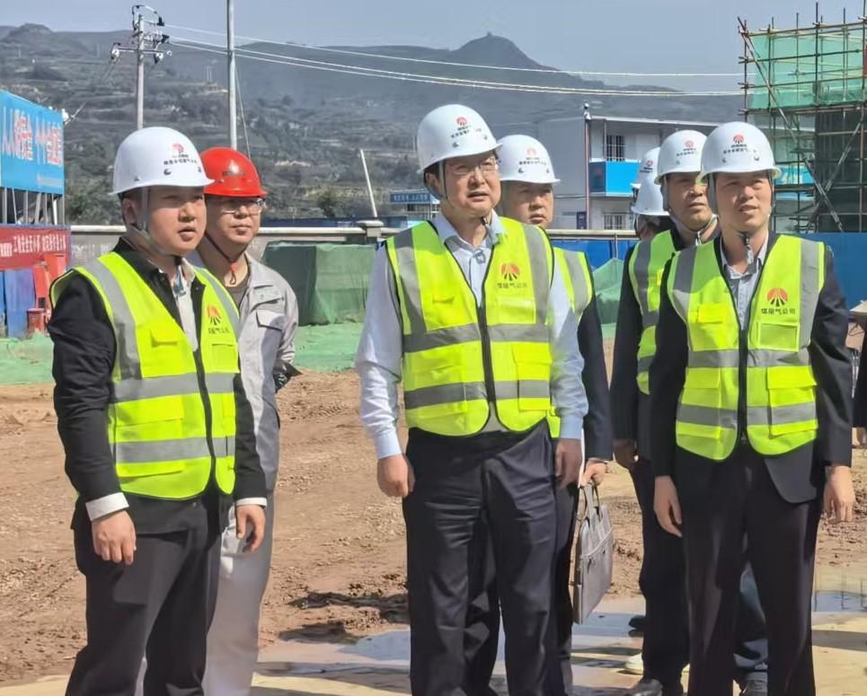 陜西省煤層氣黨委委員、紀(jì)委書記董巨國(guó)一行深入天工公司土建第二十一項(xiàng)目部開展節(jié)前檢查指導(dǎo)工作