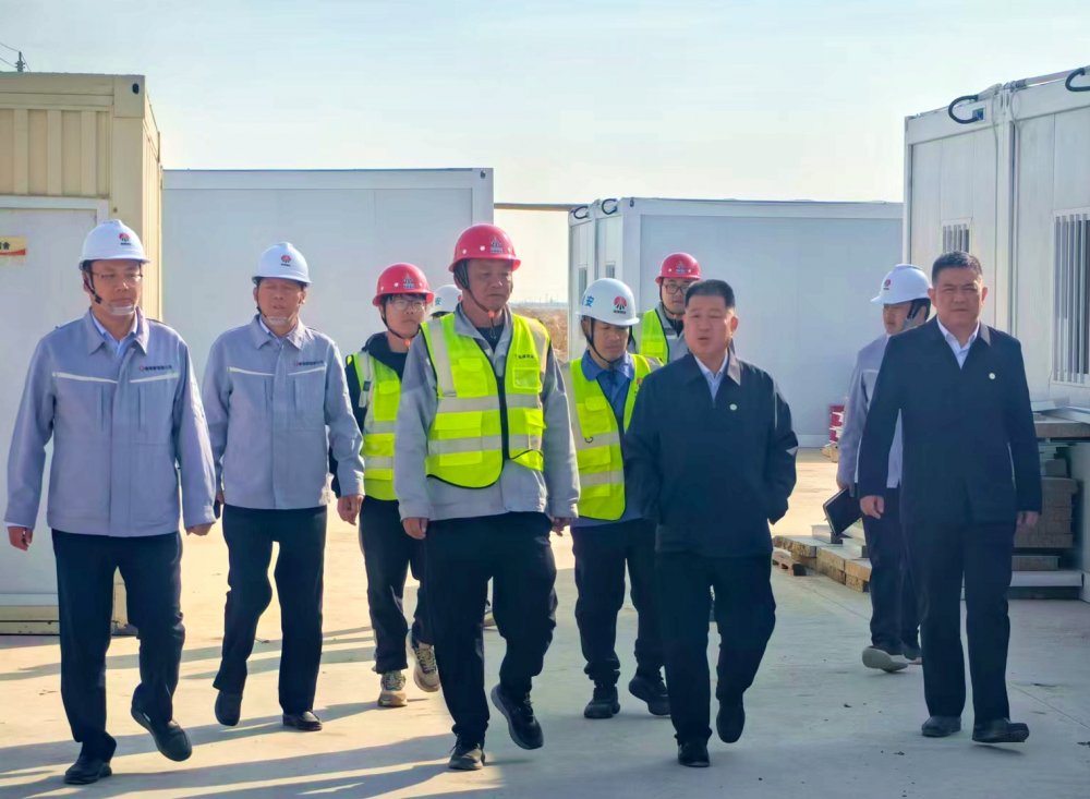 陜煤集團(tuán)新疆公司董事長(zhǎng)王寧一行深入天工公司基層項(xiàng)目檢查指導(dǎo)