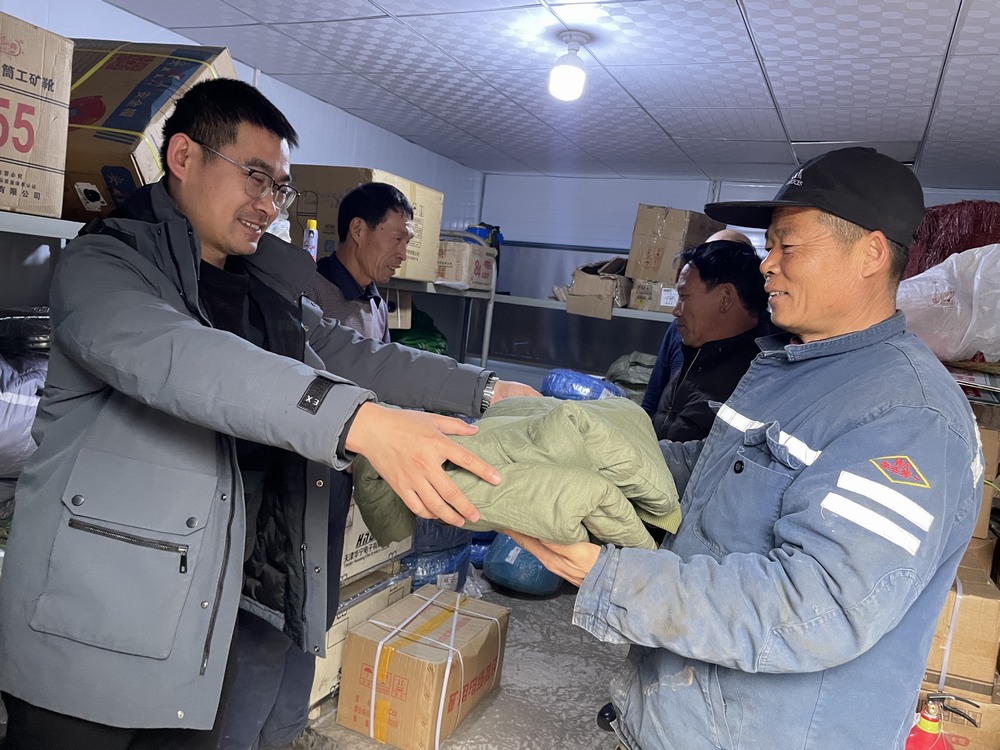 陜煤建設礦建二公司：凜冬有溫度 后勤強動力