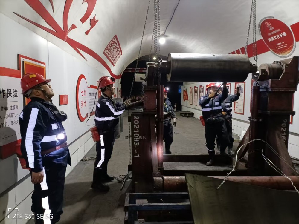 陜煤建設韓城分公司張家峁項目部：黨員青年齊上陣 安全排查筑防線